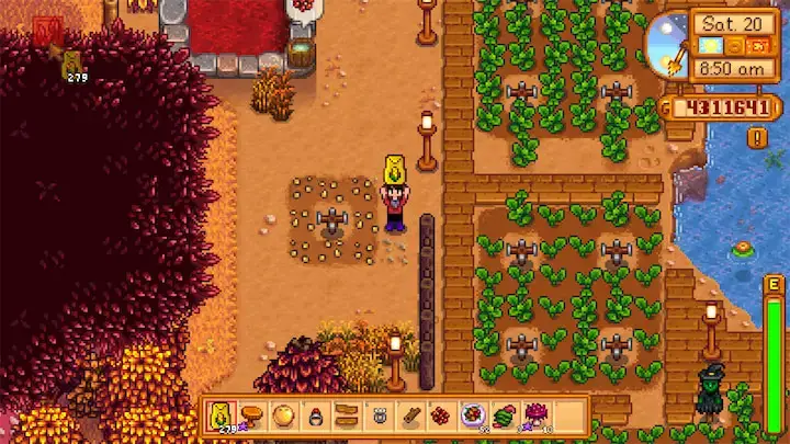 A picture of a player using a hoe to prepare the soil for planting in Stardew Valley